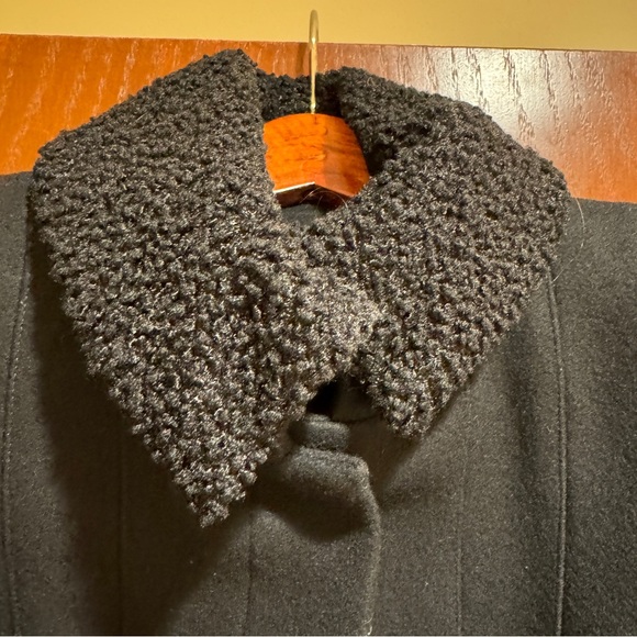 Maje Women’s Black Wool Coat with fur collar - Size 40 - Picture 3 of 6